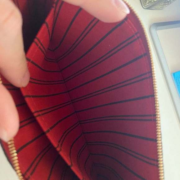 Louis Vuitton MM/GM Monogram Clutch in Cerise Red - Picture 6 of 9